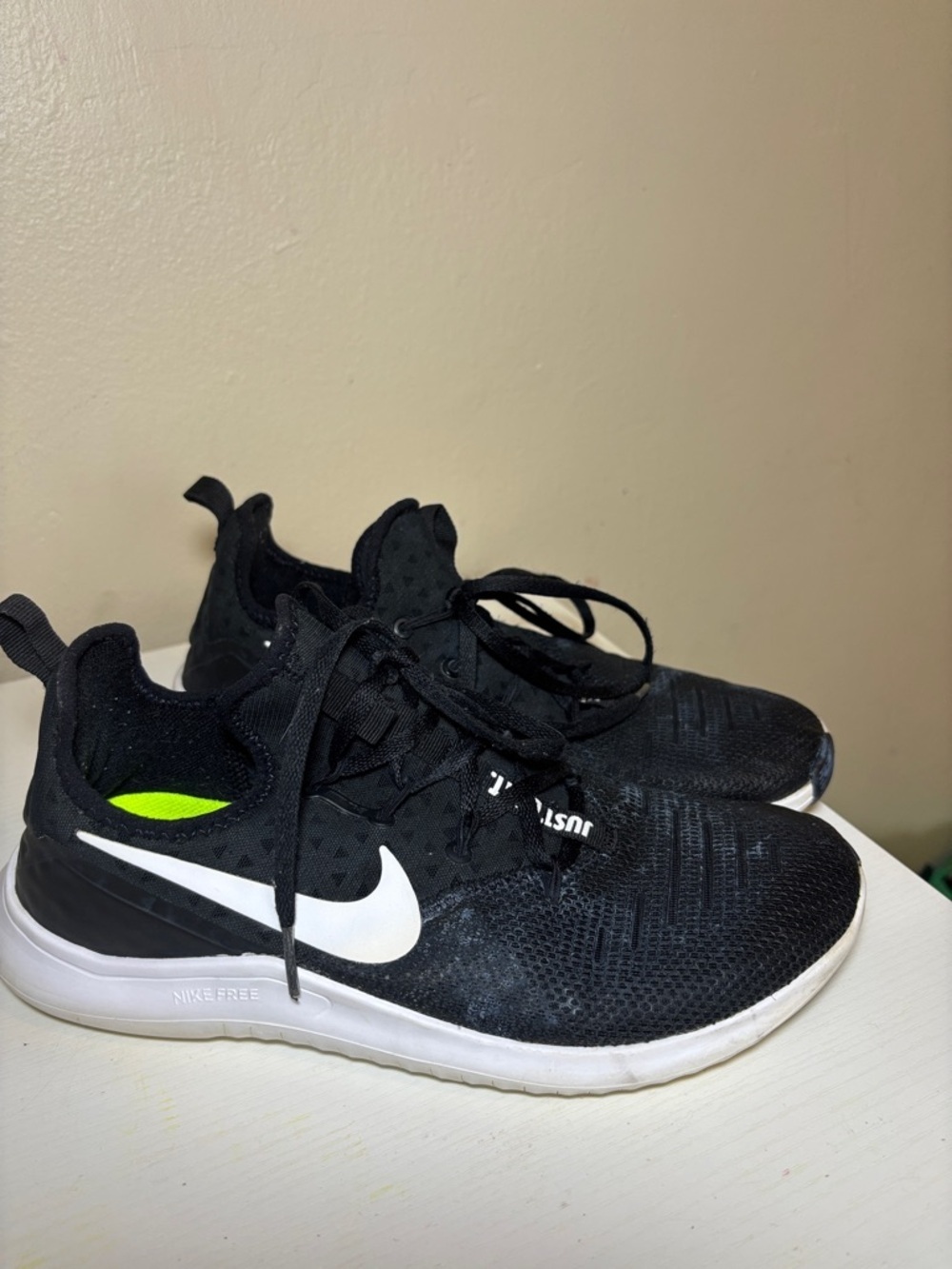 Nike Black White Lightweight Running Shoes with Neon Accent